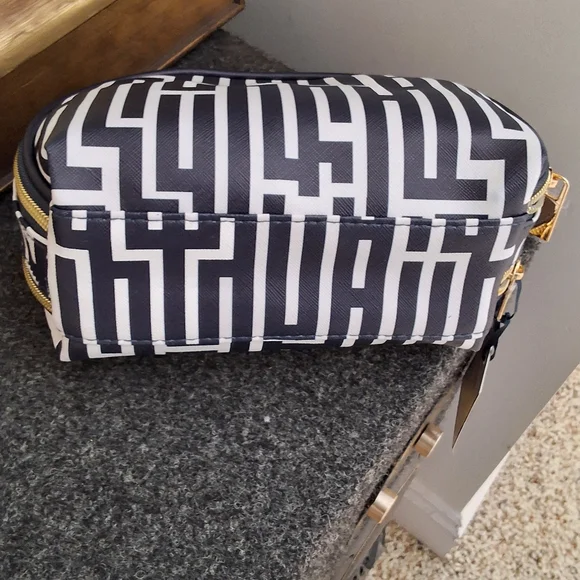 Clementine & Jane & E.L.F. NWT, Cosmetic Case & Travel Brushes - Picture 4 of 9